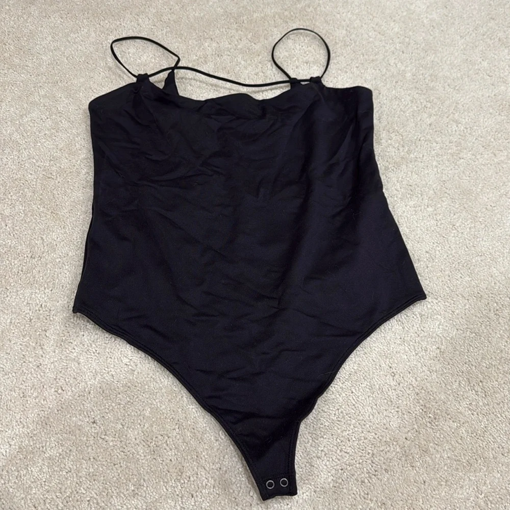 A&F Women’s thong bodysuit
Soft A&F collection/stretch
Skinny Strapped Detail - Picture 1 of 2